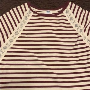 Burgundy and white short sleeve top/blouse